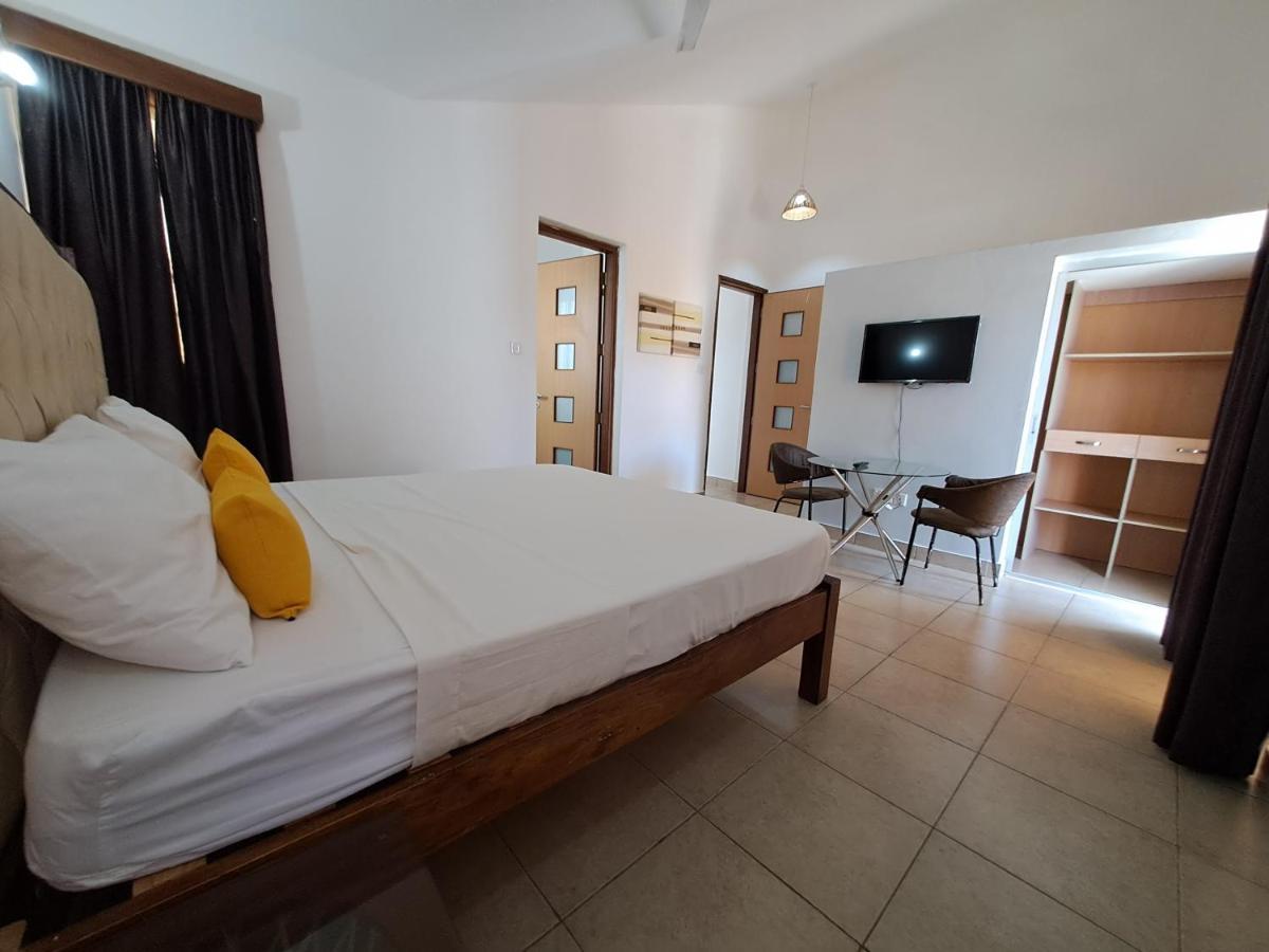 Ary Homestay Nyali- A Walk Away From City Mall Mombasa Eksteriør billede